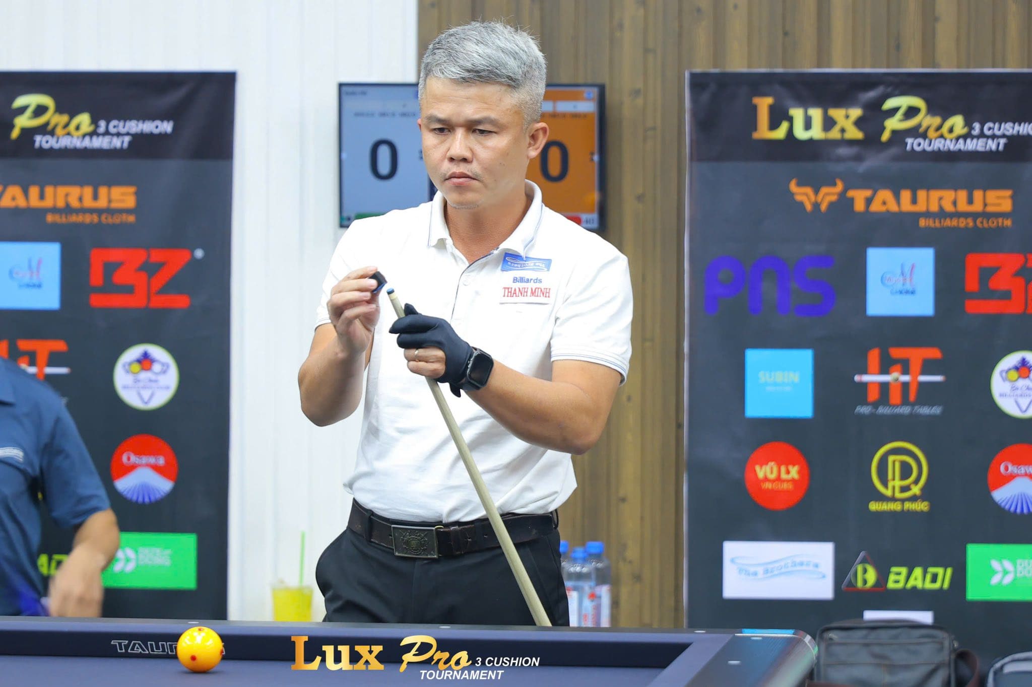 Cơ thủ Quốc Hồ trải nghiệm bàn 3C Lux Pro tại giải 3C Lux Pro