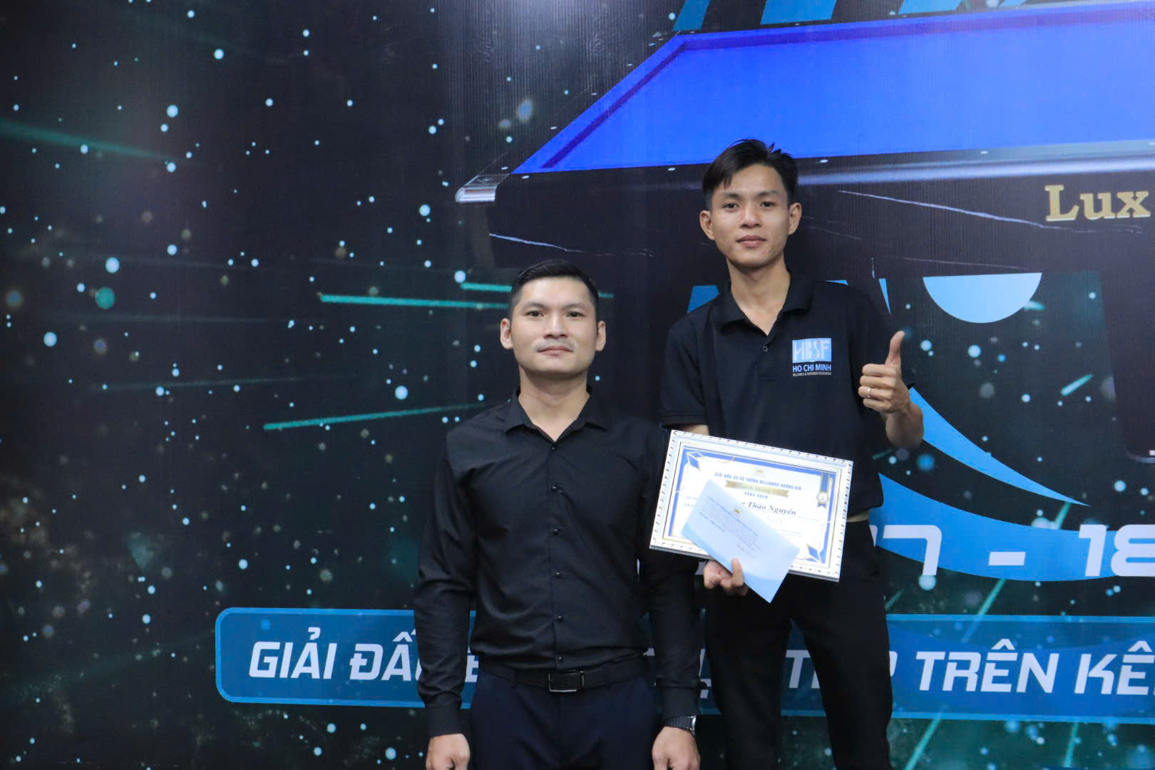 Cơ thủ Thảo Nguyên giành hạng nhì